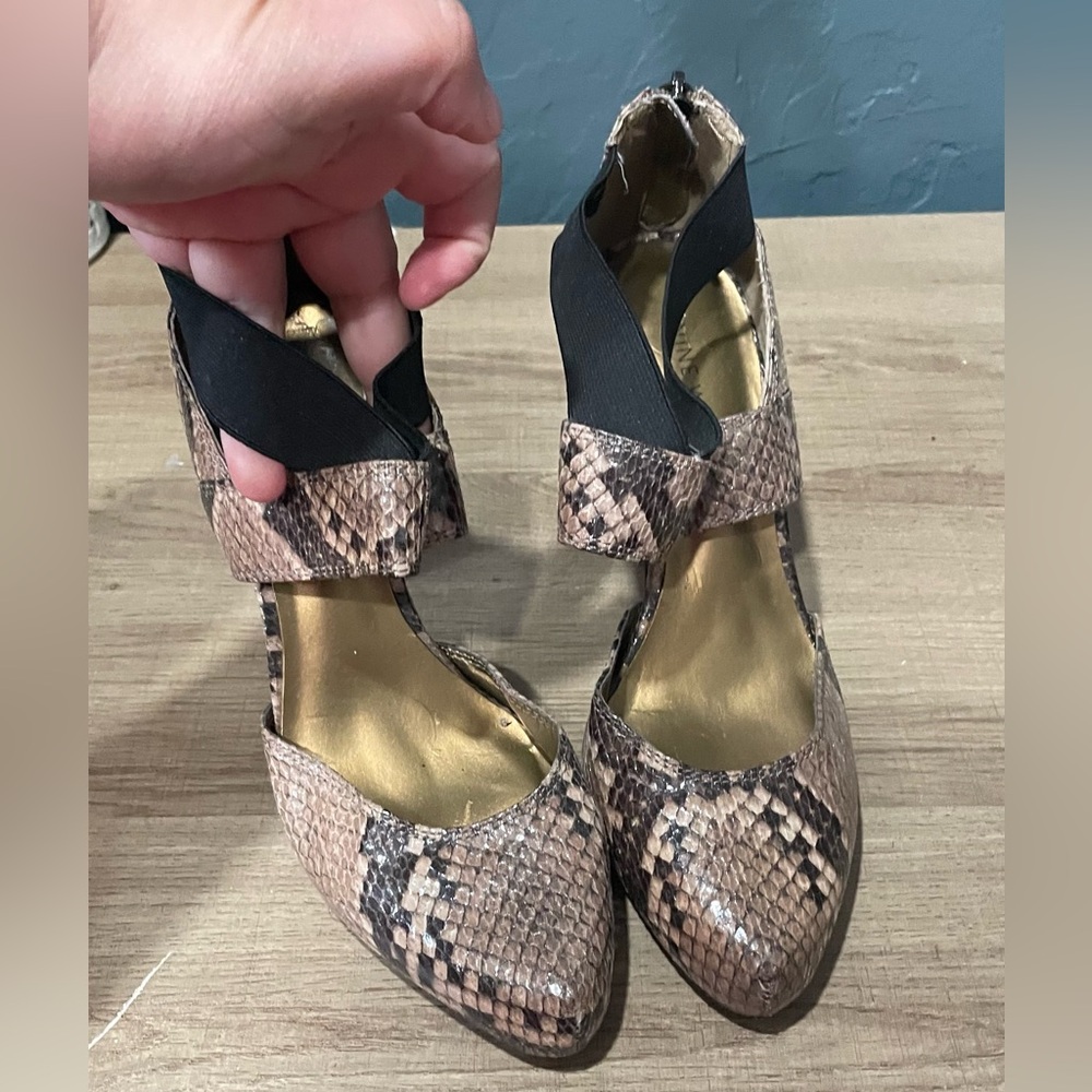 Nine West high heels Brown and Black Snakeskin Heels with Elastic Strap
